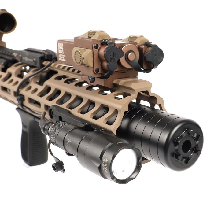 SIG SAUER HANDGUARD SIG MCX ALUMINUM SUPPRESSOR COMPATIBLE DMR-16 IN FDE MLOK 16インチ MLOKハンドガード サプレッサー対応 【フラットダークアース】