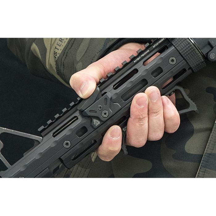UTG(R) Ultra Slim Angled Foregrip, M-LOK(R), Matte Black/ウルトラスリム アングルフォアグリップ MT-AFGM01