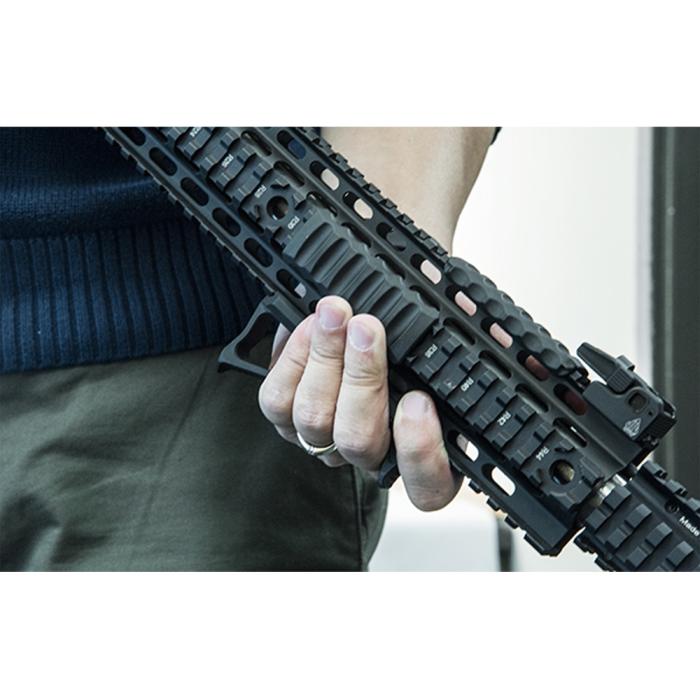 UTG(R) Ultra Slim Angled Foregrip, Picatinny/Matte Black ウルトラスリムアングルドフォアグリップ/ピカティニー MT-AFGP01