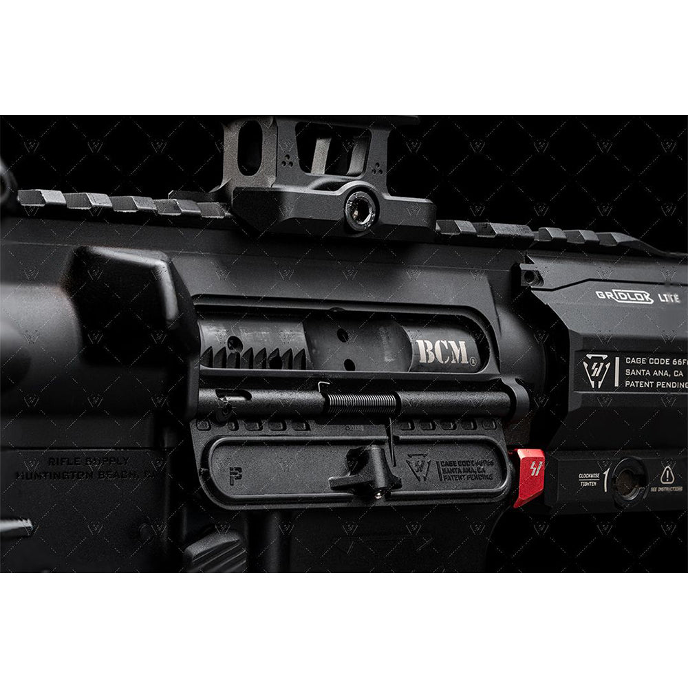 Strike AR Overmolded Ultimate Dust Cover for .223/5.56 ダストカバー【ブラック/フラットダークアース】