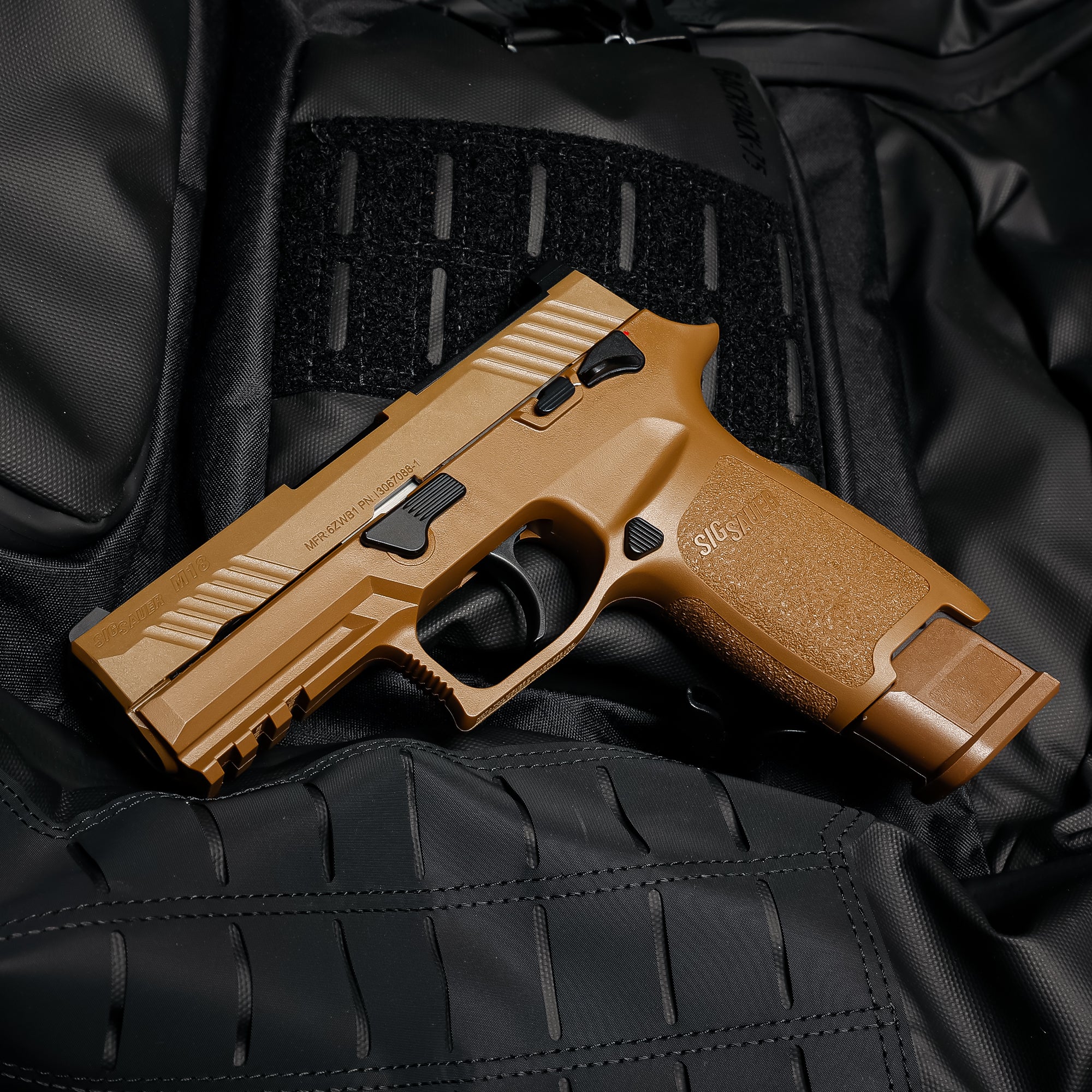 SIG SAUER ProForce M18 CO2 GBB CO2ガスガン本体 タン/対象年齢18歳以上